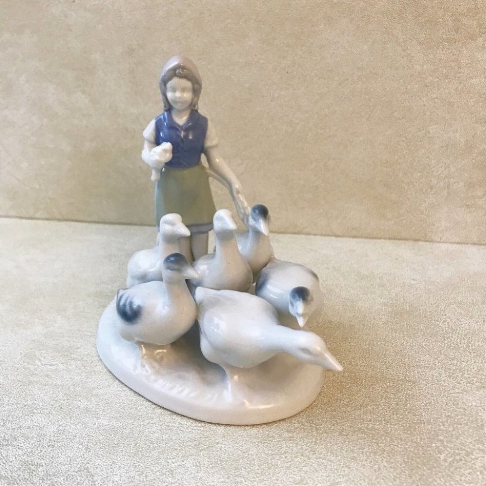 Gerold Porzellan Bavaria Western Germany Figurine Girl Geese Ducks collectors
